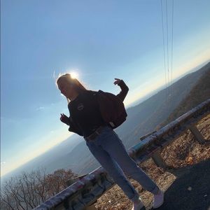 Meet your Posher, Jillian